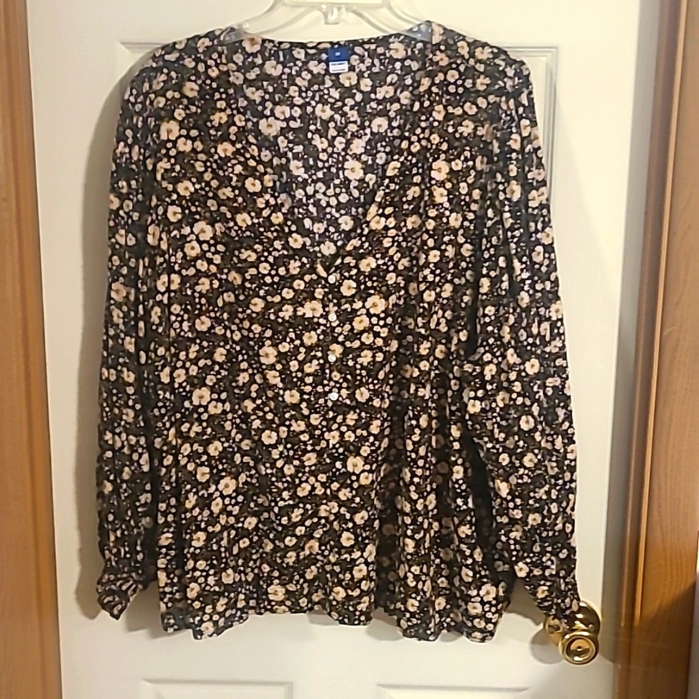 Women's Old Navy Floral Long Sleeve Top